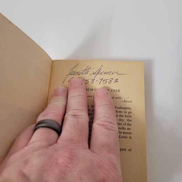 Star Trek Lives Personal Notes & Anecdotes by Jacqueline Lichtenberg (1975) - Picture 3 of 5